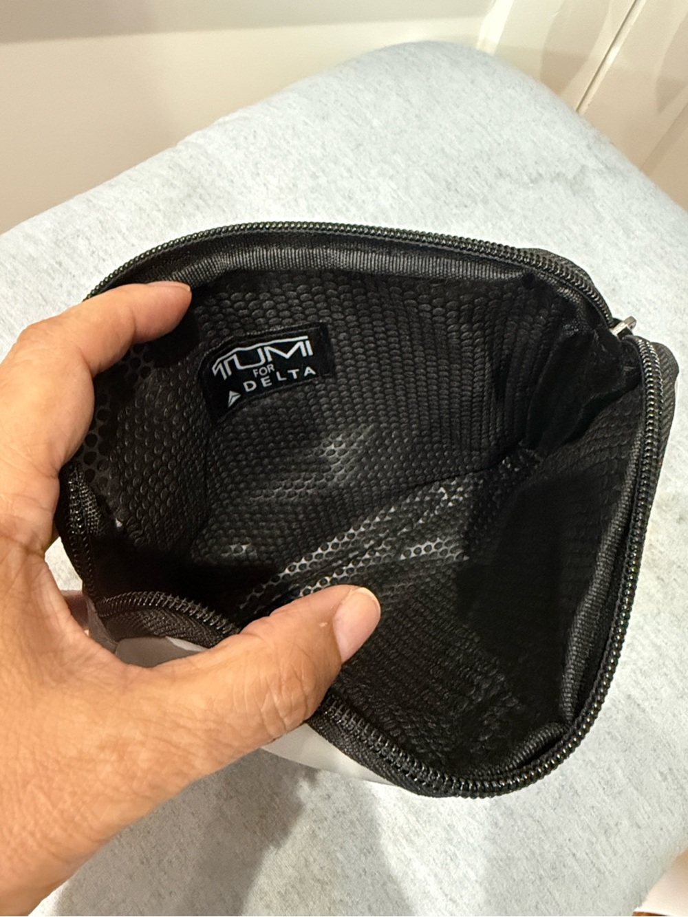 Tumi for Delta Air Lines Two-Tone Gray Travel Amenity Pouch | Toiletry Bag - Picture 4 of 4